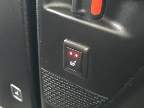 Used 2024 Chrysler Pacifica Limited image 19