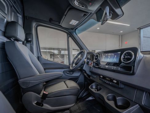 New 2025 Mercedes-Benz Sprinter 2500 image 17