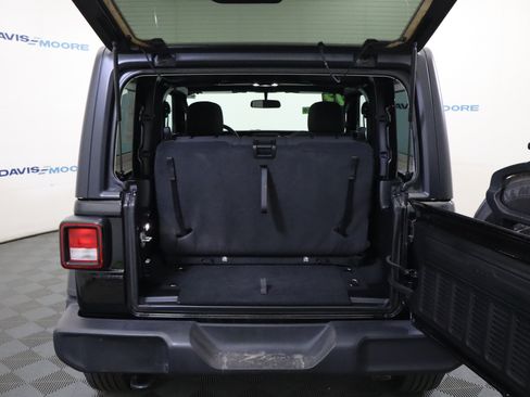Used 2023 Jeep Wrangler Sport AWD/4WD image 9