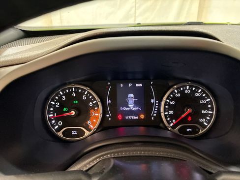 Used 2018 Jeep Renegade Altitude AWD/4WD image 12
