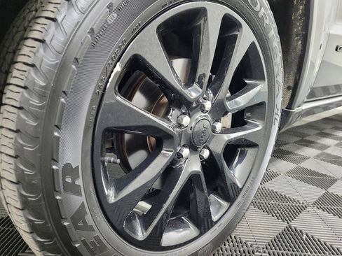 Used 2018 Jeep Grand Cherokee Altitude RWD image 31