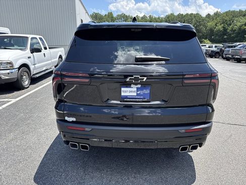 Used 2026 Chevrolet Traverse LT w/ Midnight/Sport Edition FWD image 6