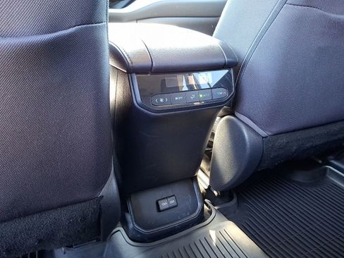 Used 2023 Toyota Highlander LE AWD/4WD image 13