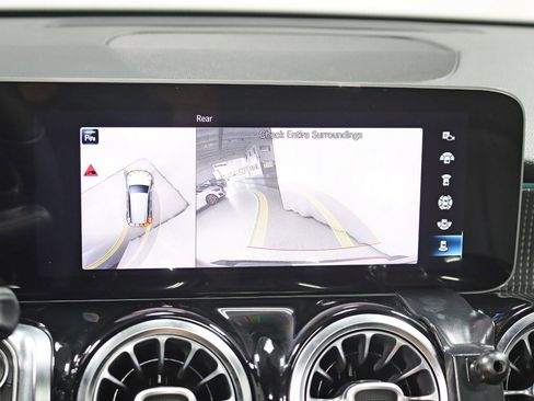 Used 2021 Mercedes-Benz GLB 250 4MATIC w/ Premium Package image 18