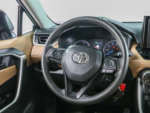 Used 2022 Toyota RAV4 LE AWD/4WD image 12
