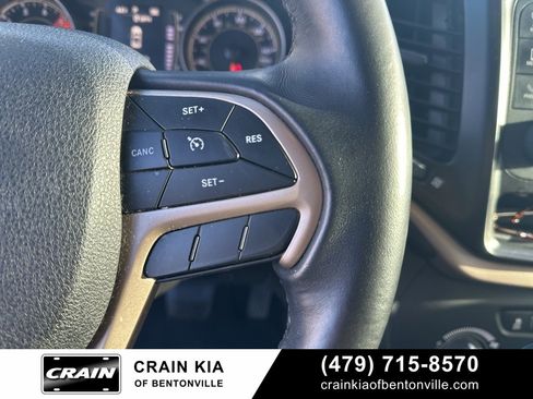 Used 2018 Jeep Cherokee Latitude w/ Altitude Package image 34