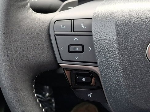 Used 2026 Toyota Camry Hybrid w/ Multimedia Upgrade Package FWD image 21