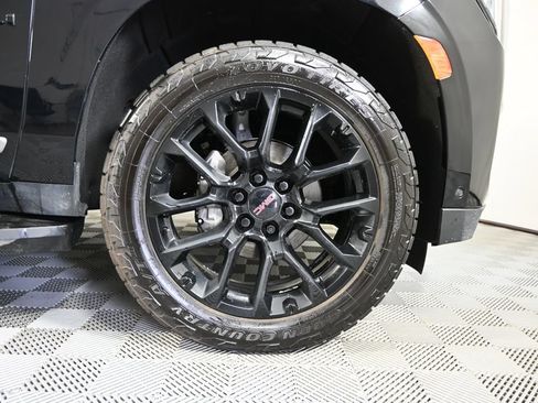 Used 2023 GMC Yukon Denali w/ Advanced Technology Package AWD/4WD image 11