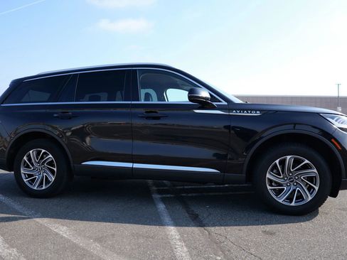 Used 2023 Lincoln Aviator AWD image 11