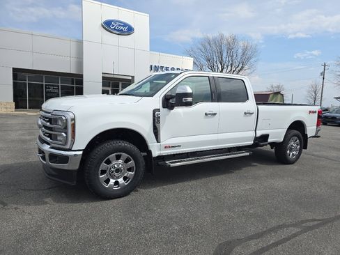 Used 2024 Ford F350 Lariat w/ Chrome Package image 3