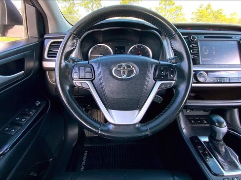 Used 2017 Toyota Highlander XLE image 6