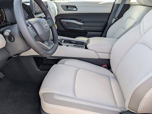 New 2026 Nissan Pathfinder SL FWD image 10