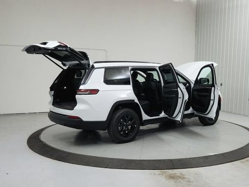 New 2026 Jeep Grand Cherokee L 4WD image 15