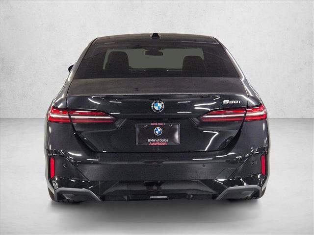 Used 2027 BMW 530i w/ M Sport Package RWD image 8