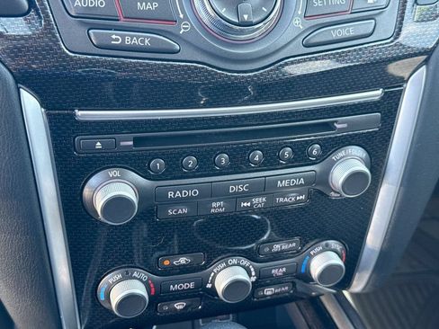 Used 2020 Nissan Pathfinder SL FWD image 21