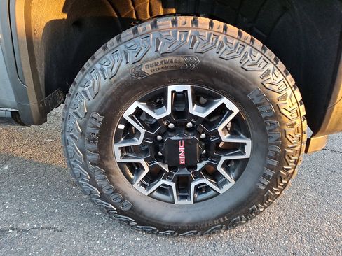 Certified 2026 GMC Sierra 2500 AT4X image 8