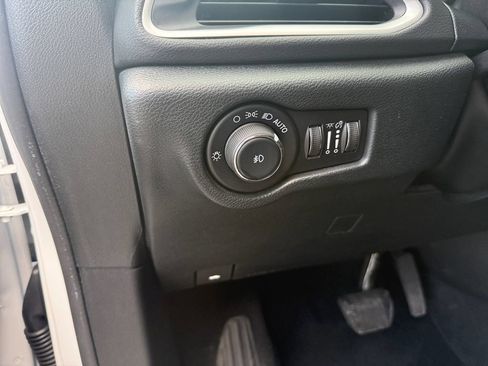Used 2025 Chrysler Pacifica Select FWD image 17