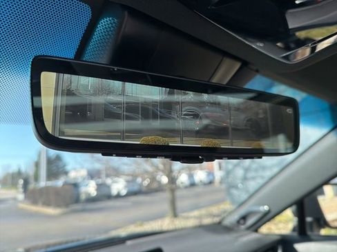 Used 2023 Toyota Venza Limited image 25