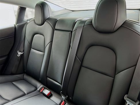 Used 2021 Tesla Model 3 Long Range image 19