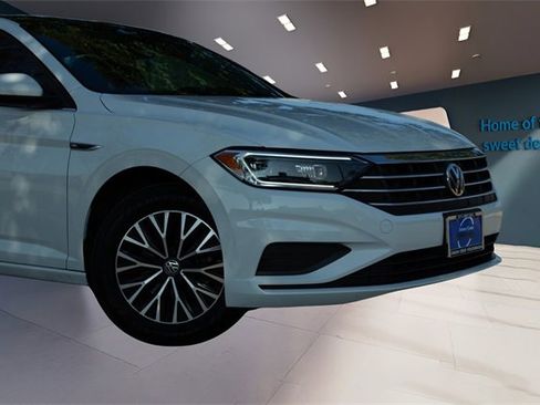 Used 2019 Volkswagen Jetta SEL image 2