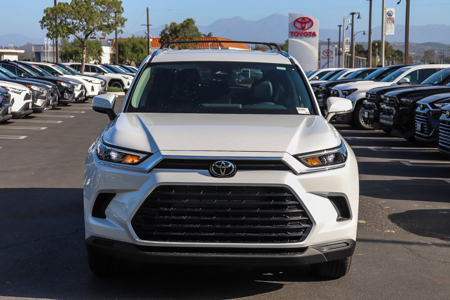 New 2026 Toyota Grand Highlander XLE FWD image 3