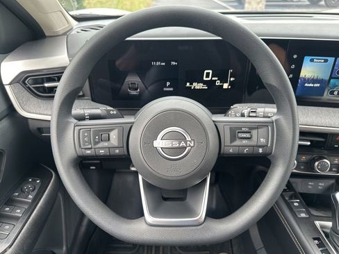 Used 2025 Nissan Kicks SV AWD/4WD image 11