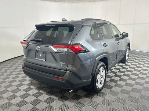 Used 2019 Toyota RAV4 XLE w/ Convenience Package FWD image 3