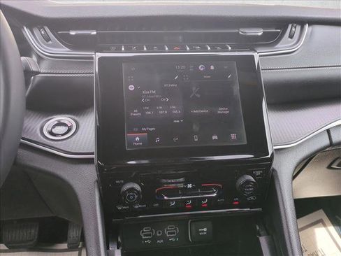 Used 2024 Jeep Grand Cherokee L Laredo RWD image 15