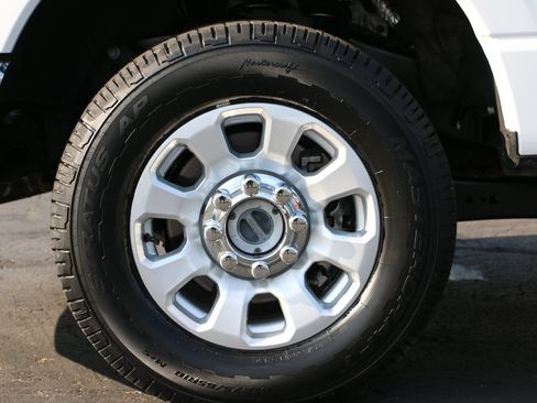 Used 2023 Ford F250 XLT AWD/4WD image 48