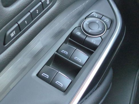 Used 2025 Cadillac XT4 Premium Luxury image 22