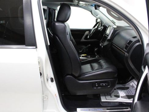 Used 2016 Toyota Land Cruiser image 33