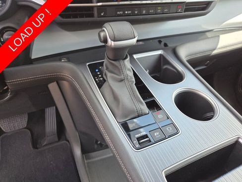 Used 2025 Toyota Sienna XLE FWD image 30