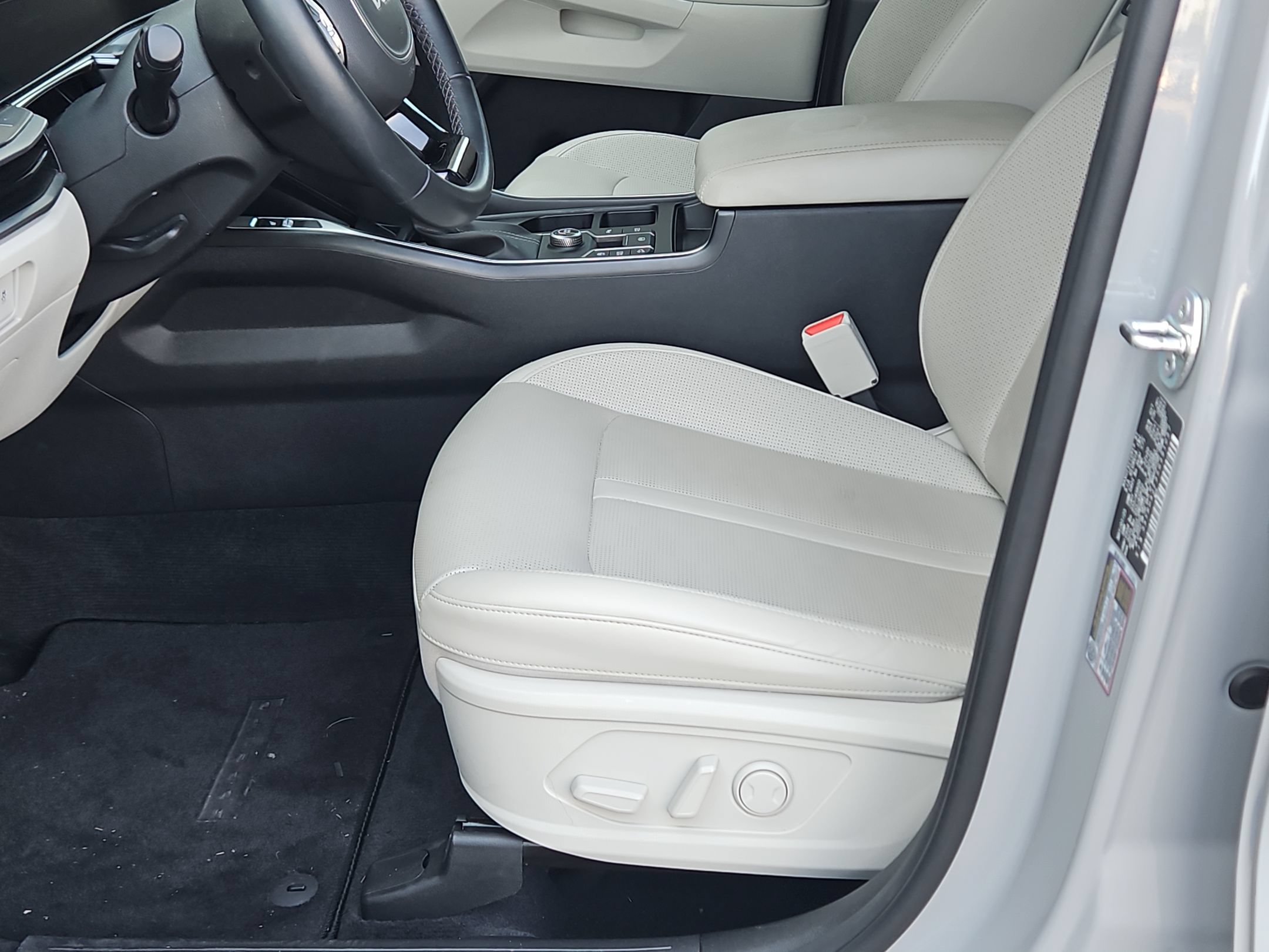 Used 2025 Kia Sorento EX w/ Panoramic Sunroof Package FWD image 23