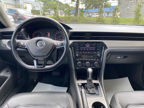 Used 2020 Volkswagen Passat 2.0T SE w/ Sunroof Package FWD image 6