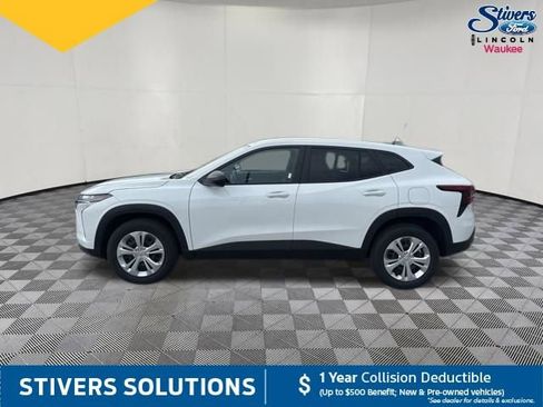 Used 2026 Chevrolet Trax LS FWD image 11