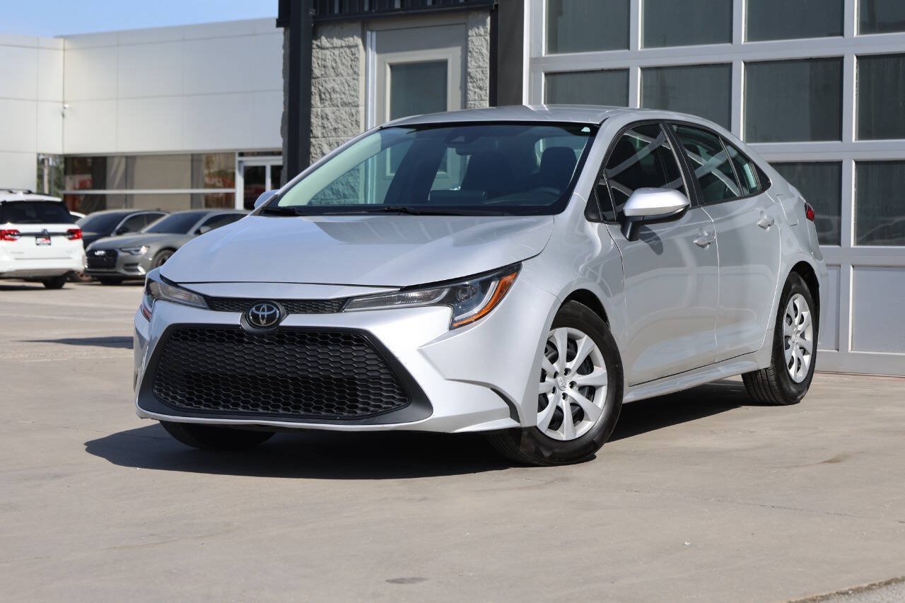 Used 2022 Toyota Corolla LE FWD image 3