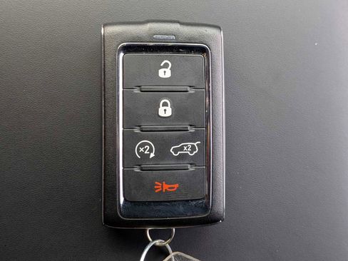 Used 2023 Jeep Grand Cherokee L Overland w/ Advanced Protech Group III AWD/4WD image 34