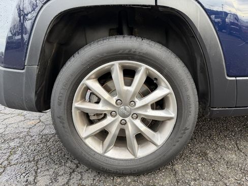 Used 2015 Jeep Cherokee Limited w/ Luxury Group image 10