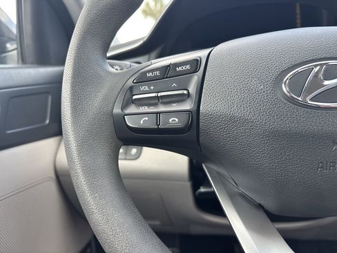 Used 2020 Hyundai Elantra SE FWD image 24