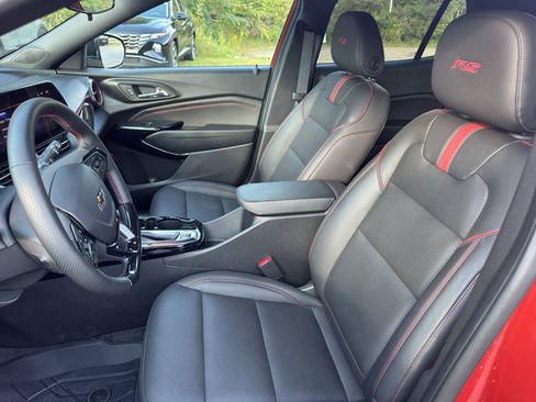 Used 2024 Chevrolet Trax RS w/ Sunroof Package image 9