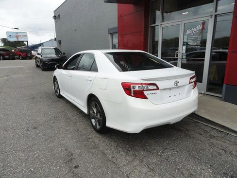 Used 2014 Toyota Camry SE image 3