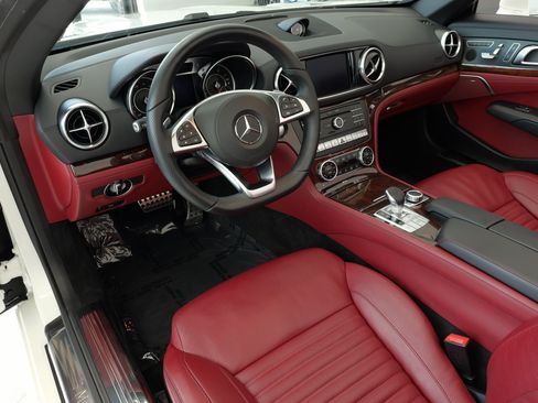 Used 2018 Mercedes-Benz SL 550 image 27