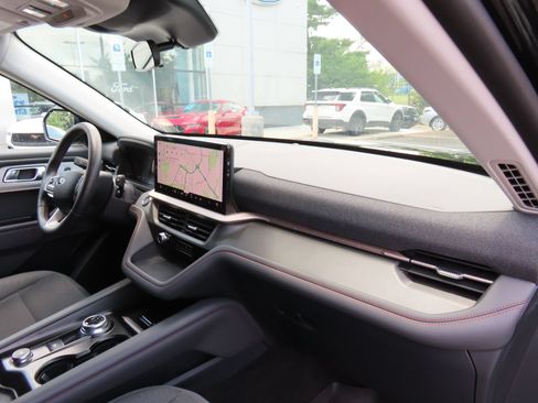 Used 2025 Ford Explorer Active AWD/4WD image 20