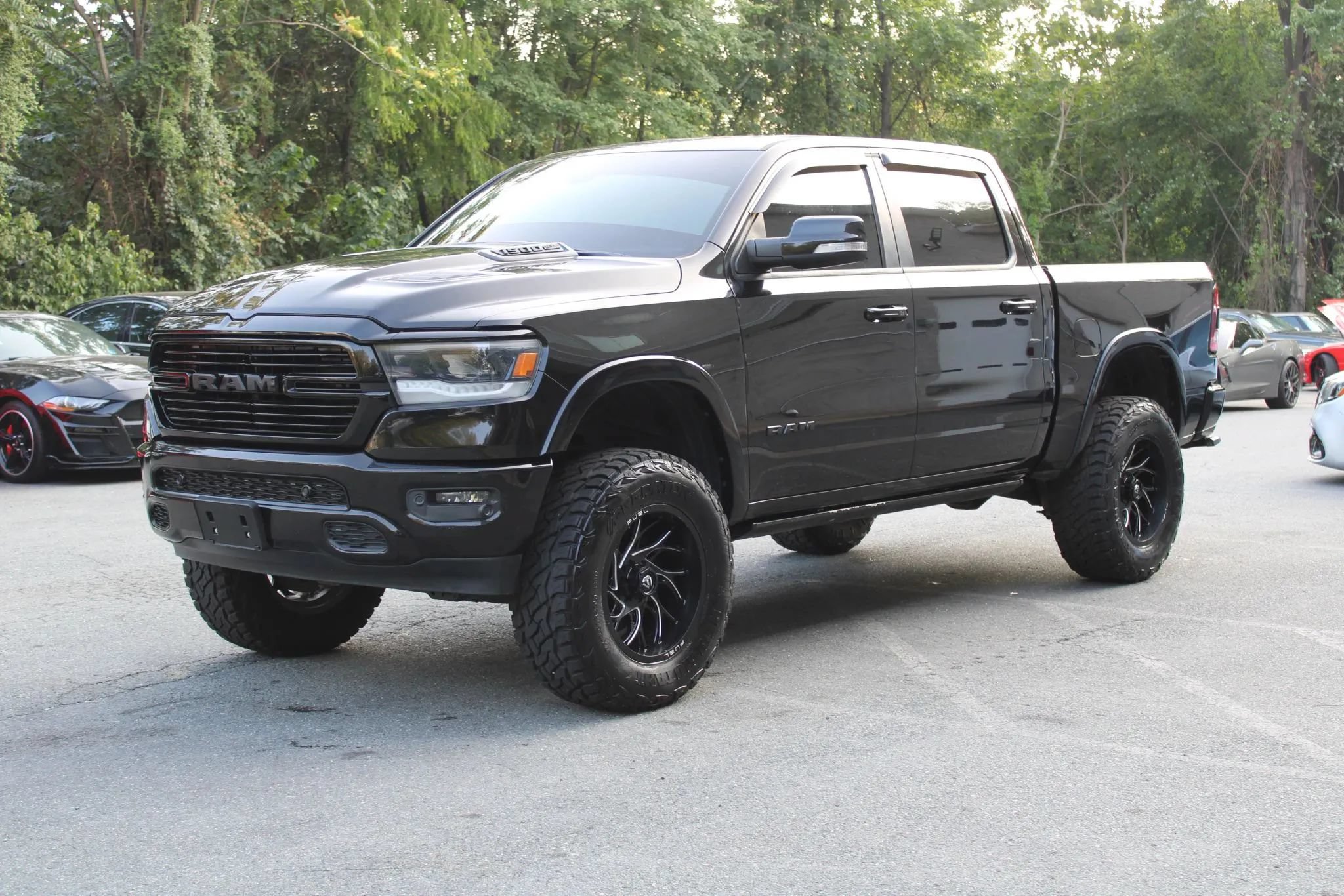 Used 2019 RAM 1500 Laramie AWD/4WD image 3