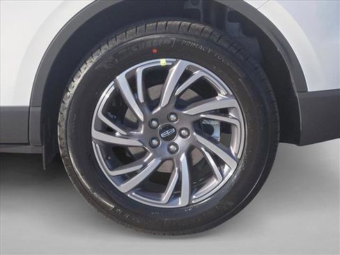 New 2026 Lincoln Corsair Premiere image 9