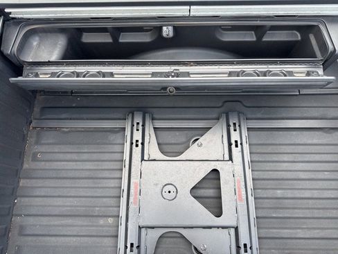 Used 2018 Nissan Titan PRO-4X w/ Pro-4x Convenience Package AWD/4WD image 19