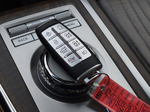 Used 2024 Genesis GV80 3.5T w/ Prestige Package image 40