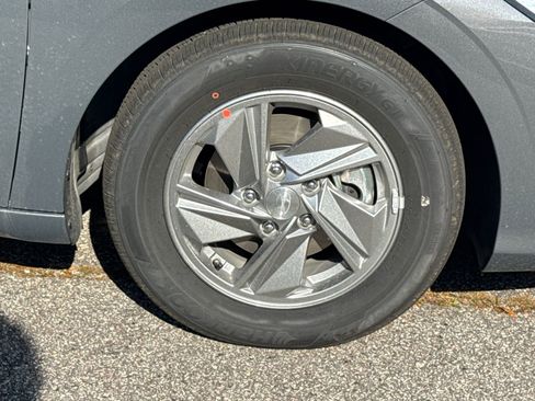 New 2026 Hyundai Elantra SE image 12