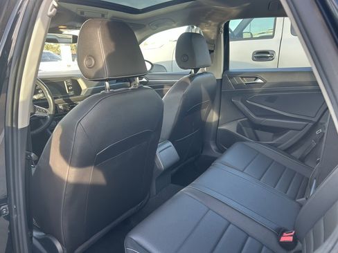 Used 2024 Volkswagen Jetta SE image 8