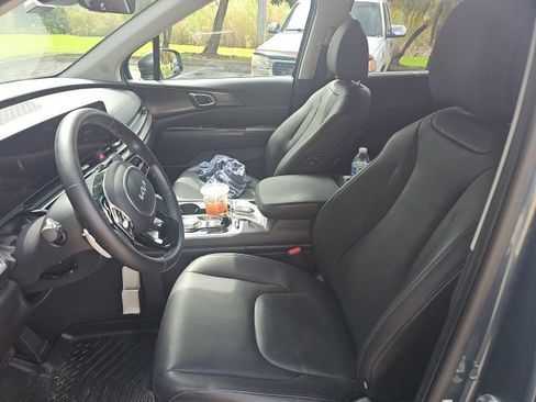 Used 2025 Kia Carnival SX w/ SX Dark Edition Package FWD image 15